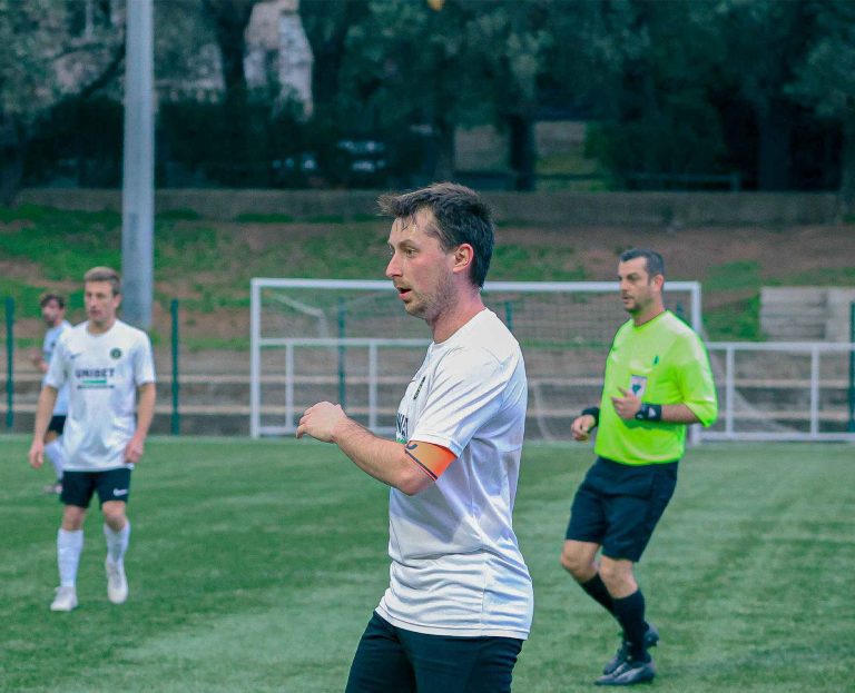 R2: FC COSTA VERDE Réaction de Petr Anto Pietri